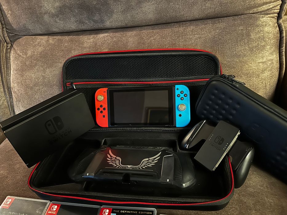 Nintendo Switch + пълен сет аксесоари и игри
