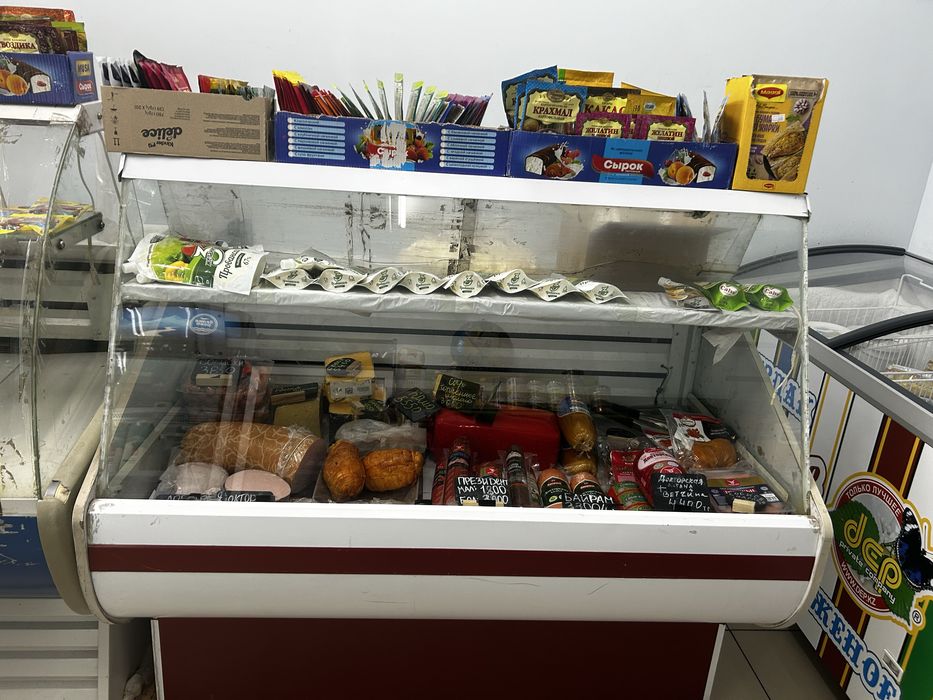 Продаю витринный холодильник