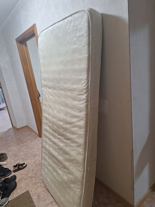 Бесплатно отдам  матрас на пружине самовывоз