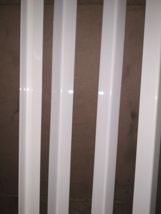 Продам металлический уголок покрашенный порошковой краской.