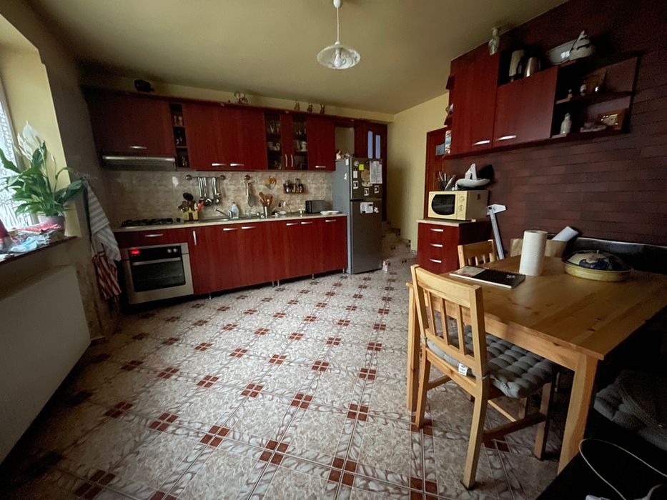 Casa de Vanzare - 3 camere, curte, 2 terase si gradina