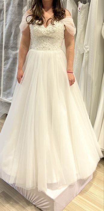 Vand rochie de mireasa cu corset lucrat manual