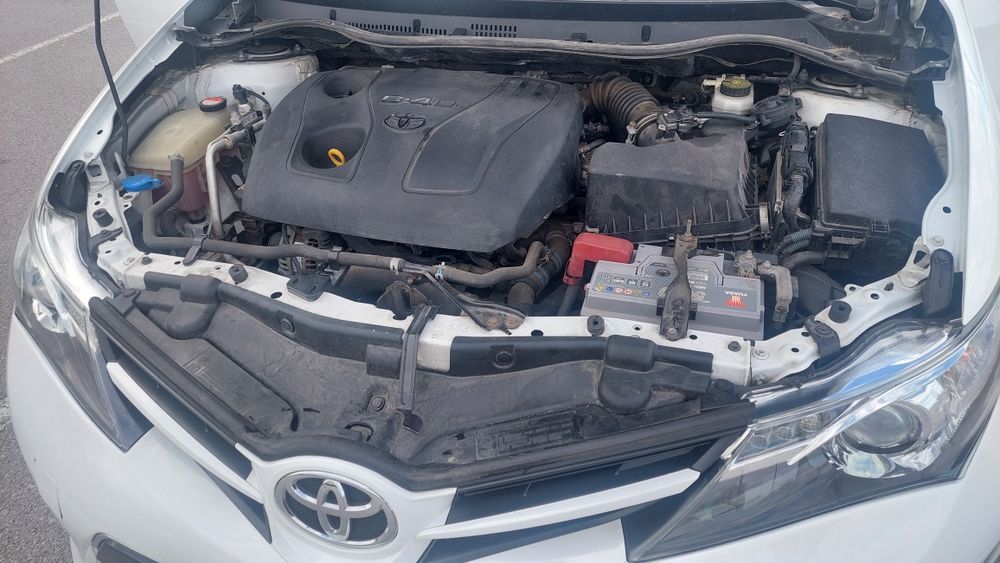 Продавам Тойота Аурис 1.4 d4d