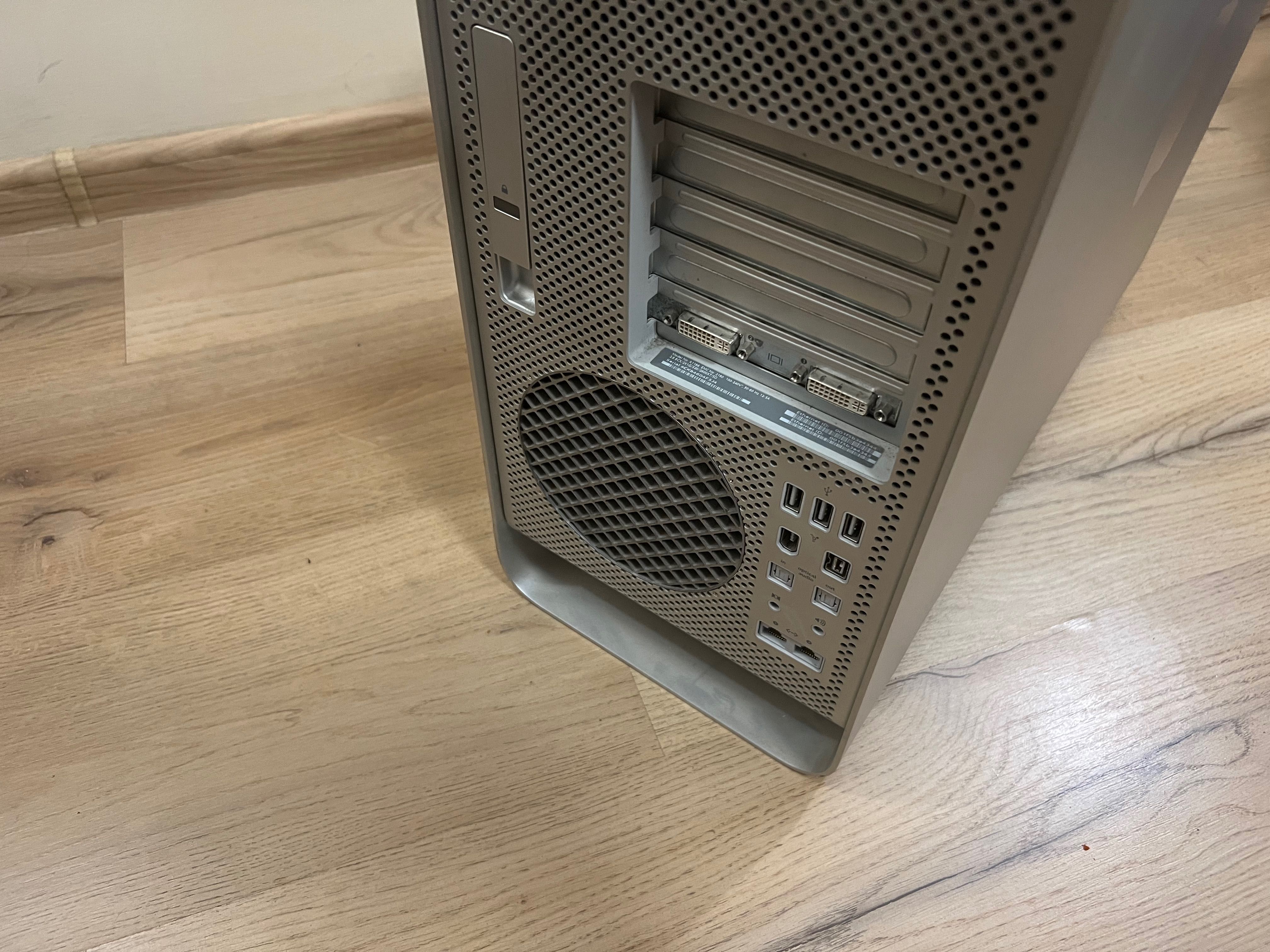 Apple Mac Pro G5 + Cinema HD Display и клавиатура