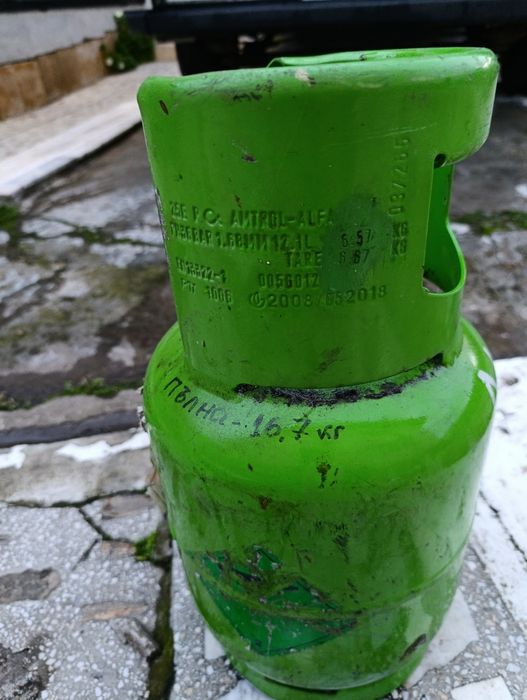 Продавам газова бутилка 16 литра
