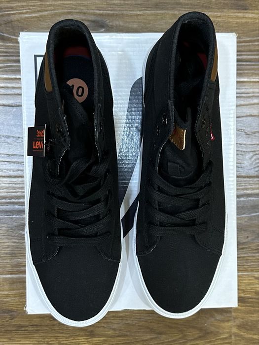 Оригиналыные мужские кеды Levi’s из Америки  мужчкая обувь