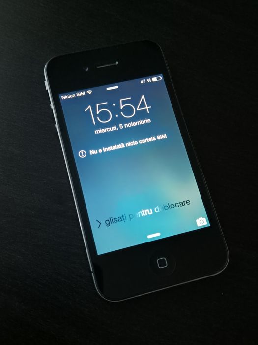 Vand Telefon De Colectie iPhone 4 Negru.