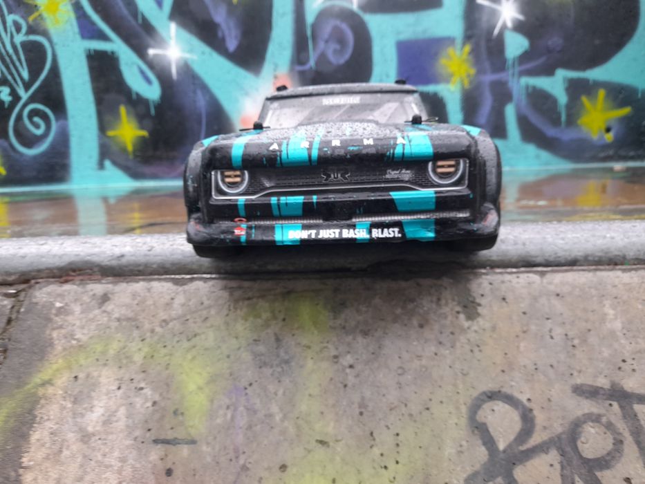 Arrma infraction 3s blx (+2 baterii 3s)