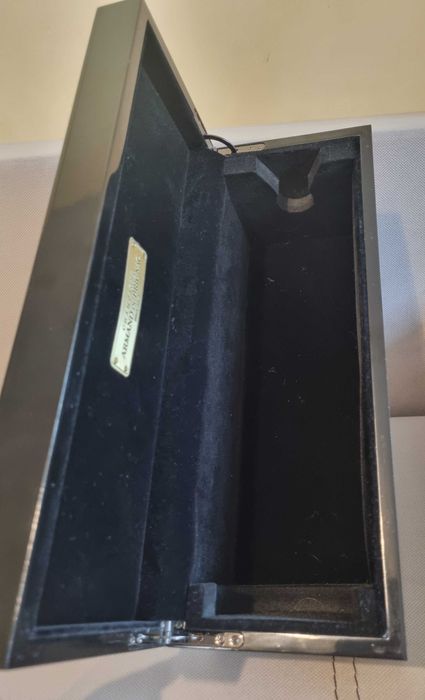 Cutie ornament pentru sticla, inscriptionata și cu husa.