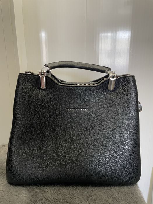 Чемодан дорожный, сумка кожаная и планшет для военных