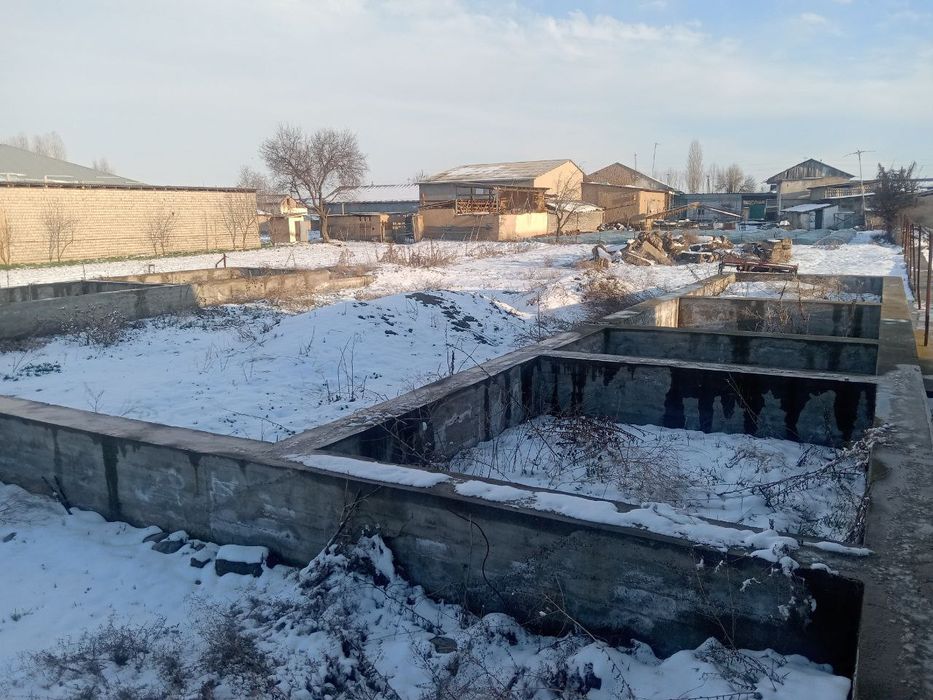 Nurafshon uchastka sotiladi