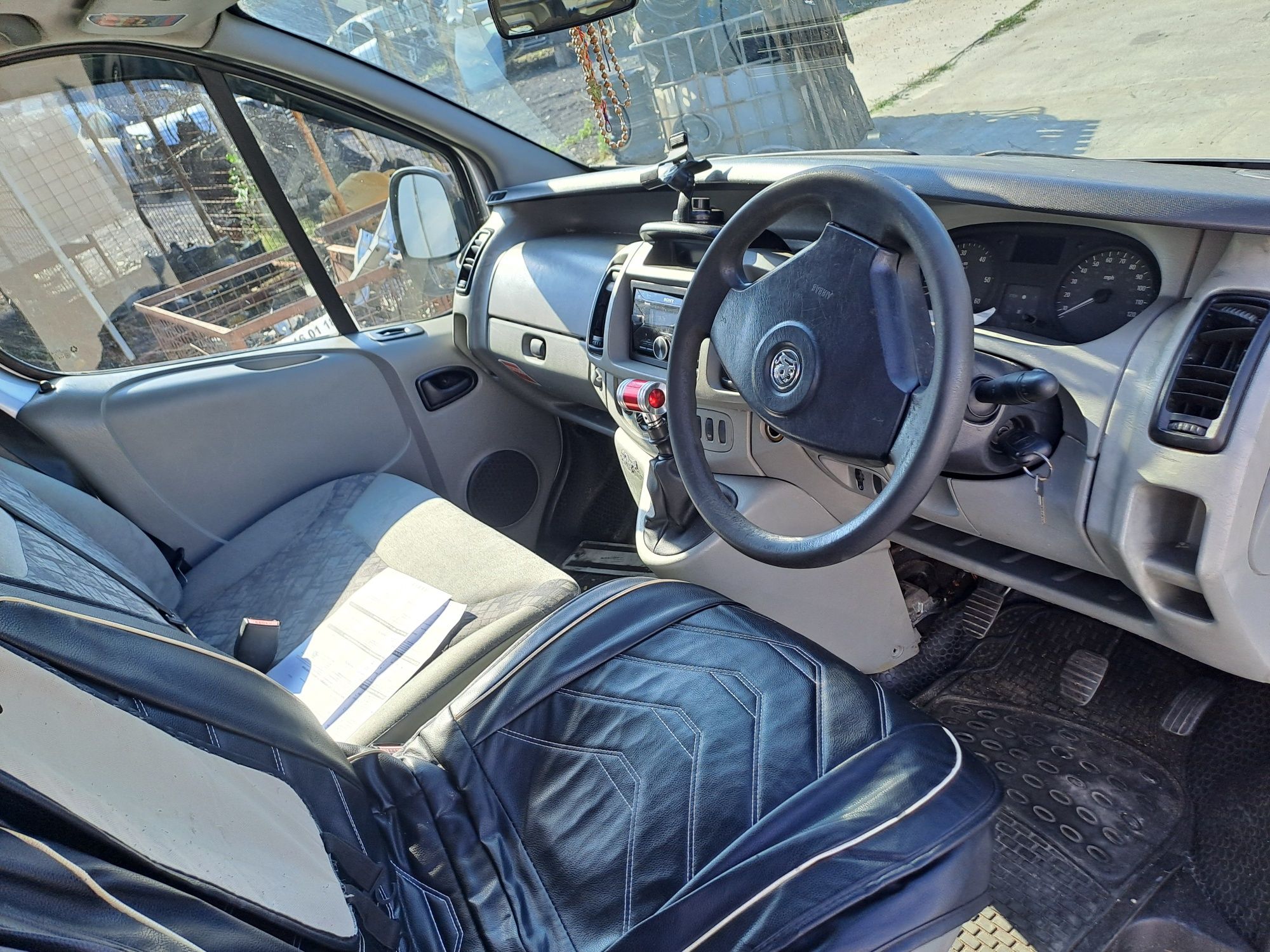 Dezmembrez Renault trafic 1.9 dci