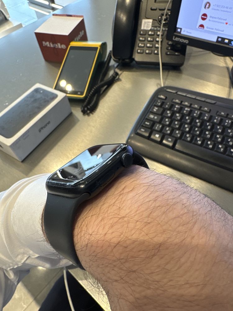 Продам Apple Watch 7 45mm