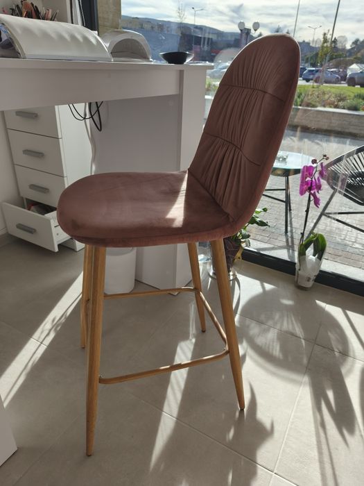 Продавам бар стол 2 бр