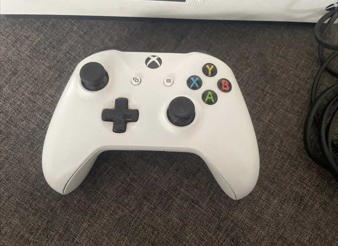 Xbox One S 1TB  Call of Duty Advanced Warfare