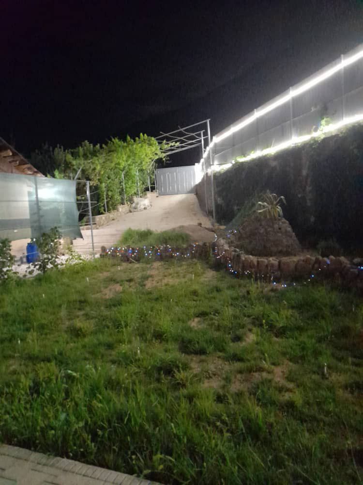 Dacha sotiladi yeri bilan Nanayda