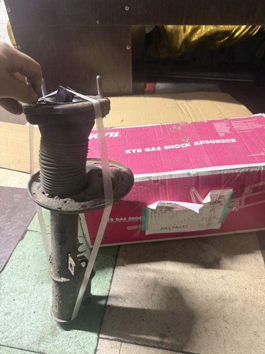 Стойки на камри 50 европеец задние 2шт