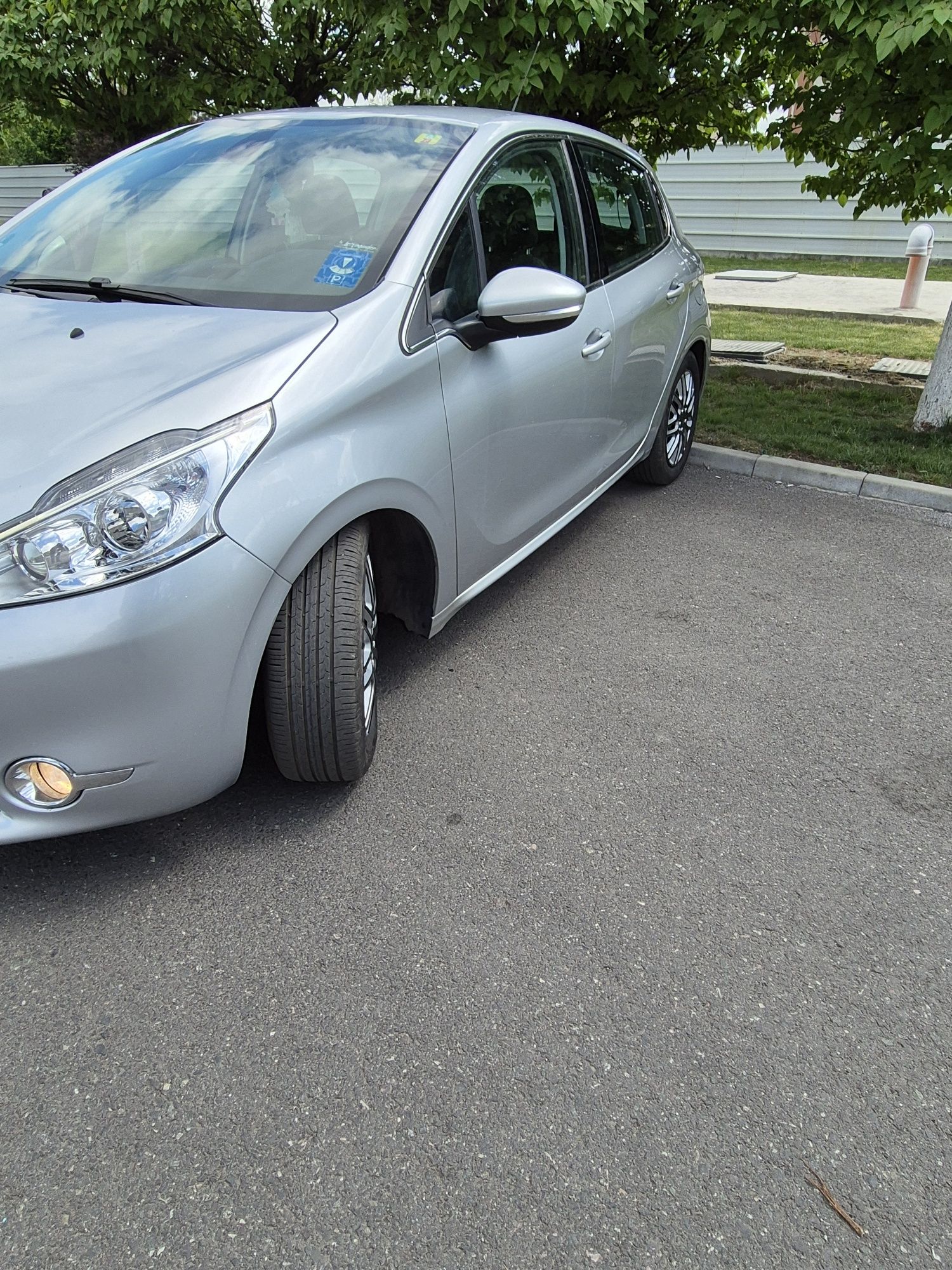 Peugeot 208 1.6 hdi 2012