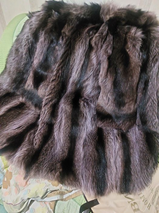 Продам шубу из меха енота.