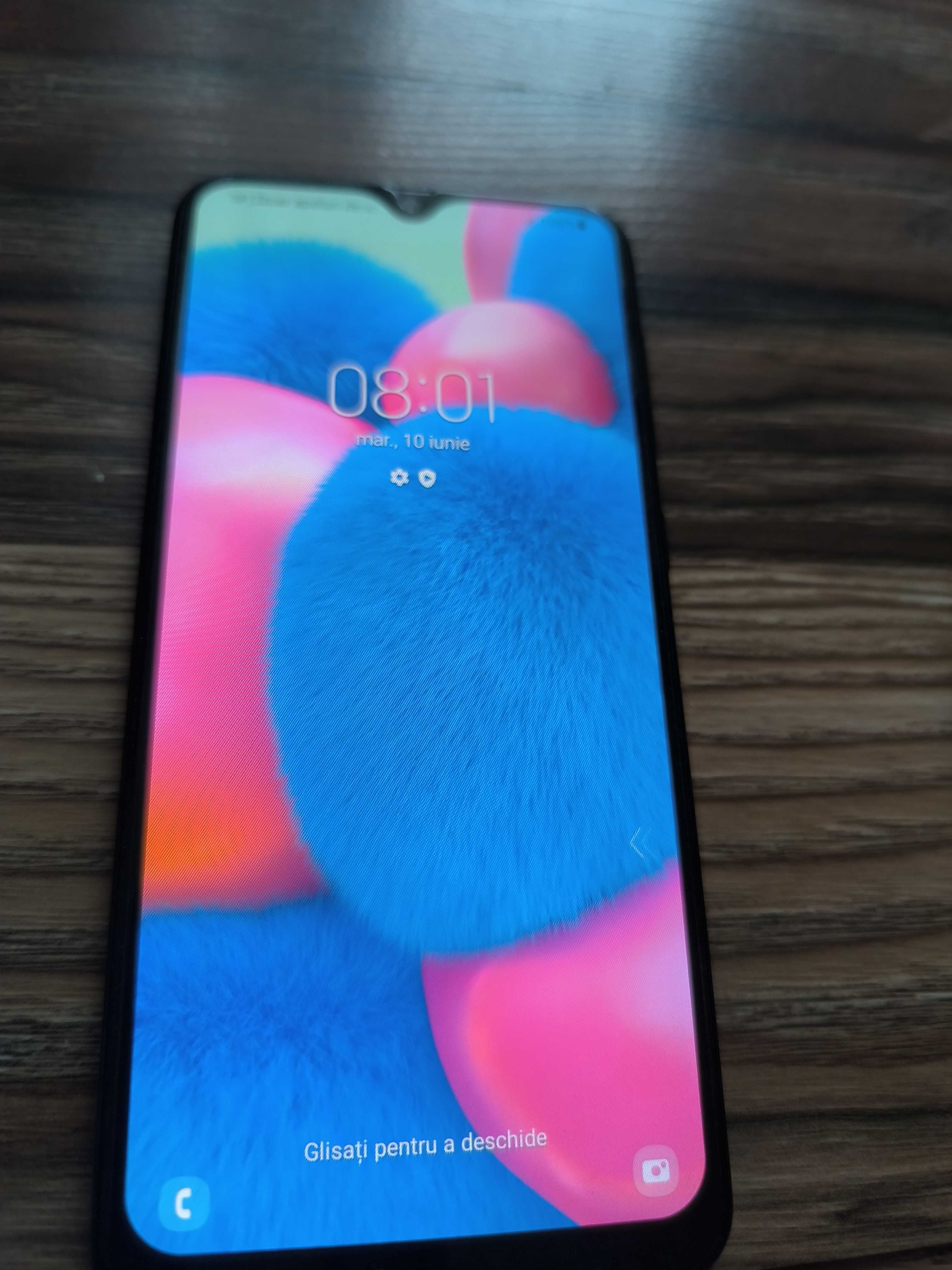 Vând telefon Samsung Galaxy A 30.