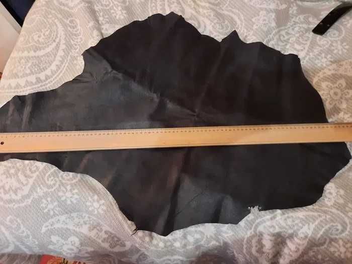 Шкурка натуральная кожа заводской выделки крашен. черная гладкая 1 шт