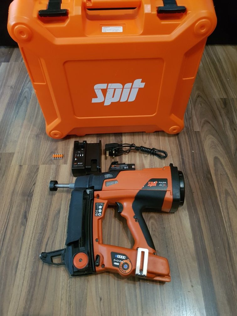 Pistol de bătut cuie în beton Spit Pulsa  40E