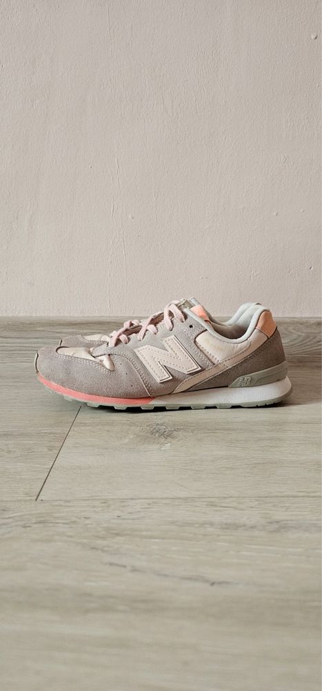 Дамски маратонки New Balance 996