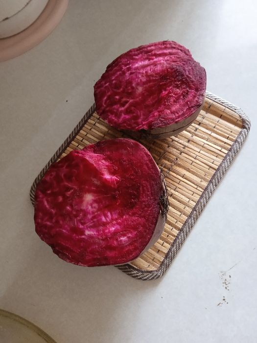 Продам свеклу очень крупная,можно на корм животным.Район Прохладной