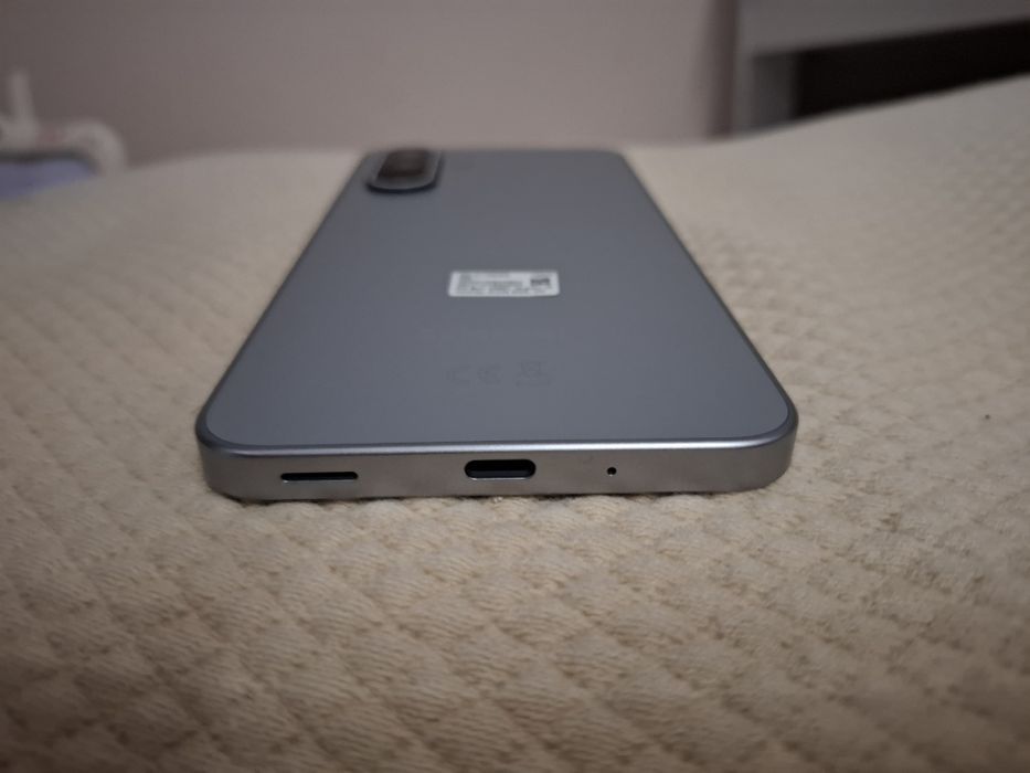 Продавам нов Samsung A17.