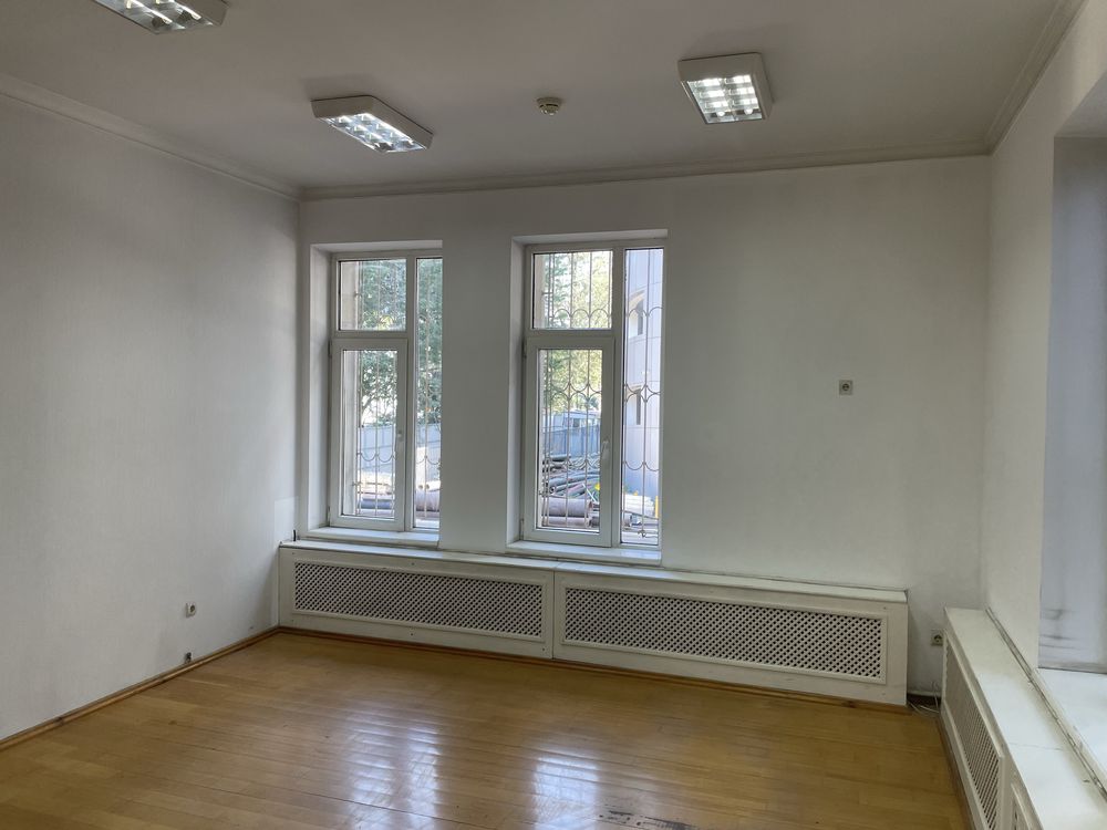 В аренду офисы в центре от 15 м.кв. , гараж , стоянка