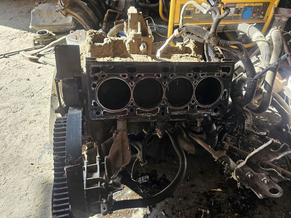 Bloc motor ambielat  Dacia Logan Mcv 1.6 16 valve benzina