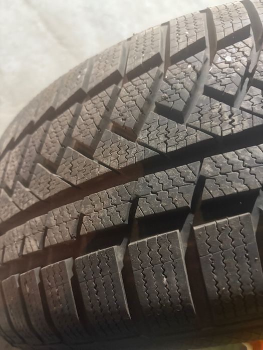 Anvelope Continental Iarnă 215 50 17