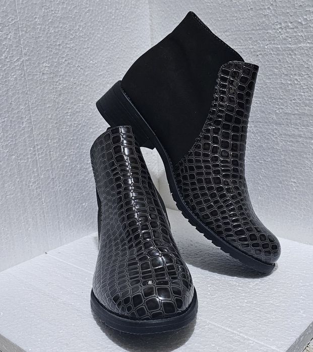 Дамски.     боти