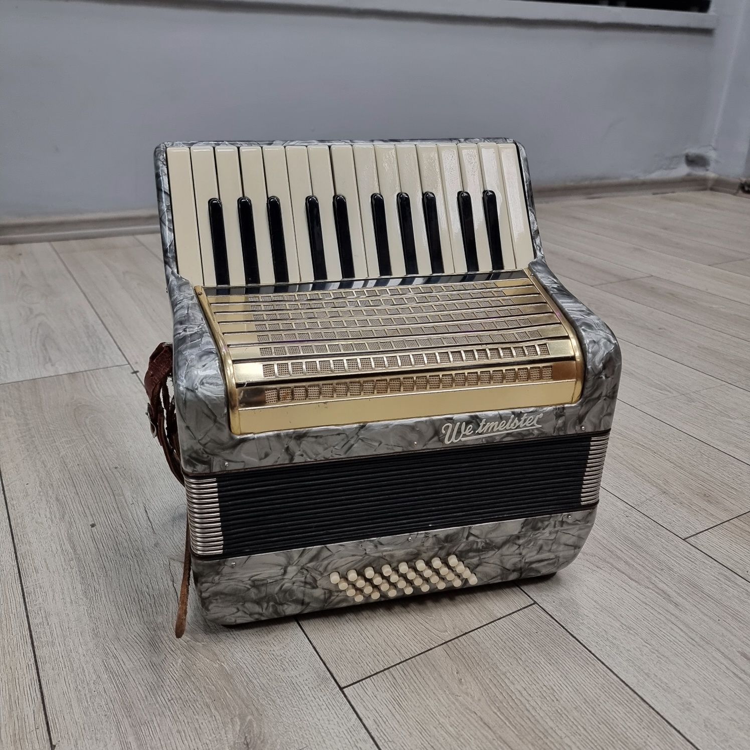 Amanet F28: Acordeon Weltmeister Student copii 32 basi