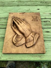 Дървено пано молещите ръце