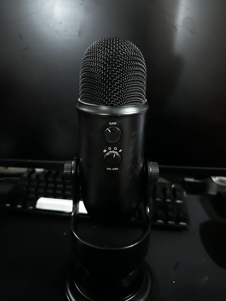Микрофон Logitech Blue Yeti Blackout