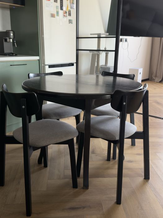 Стол обеденный со стульями