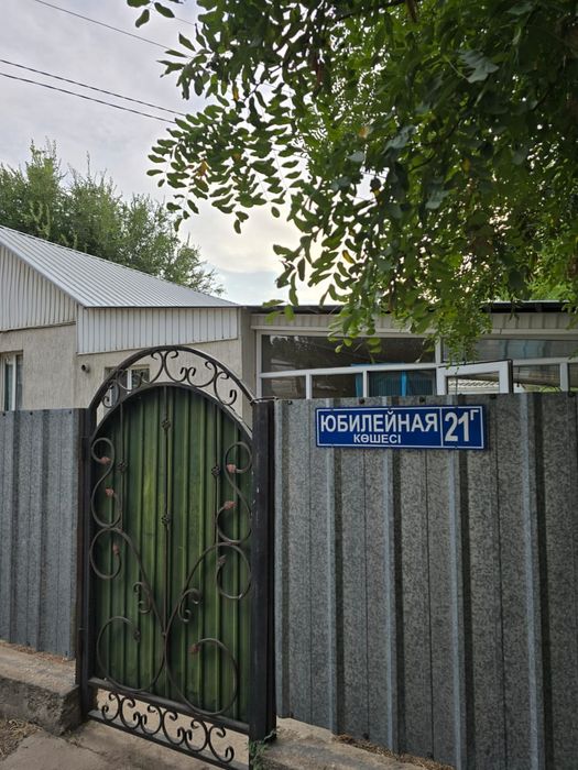 Продам дом В поселке Красный Восток.