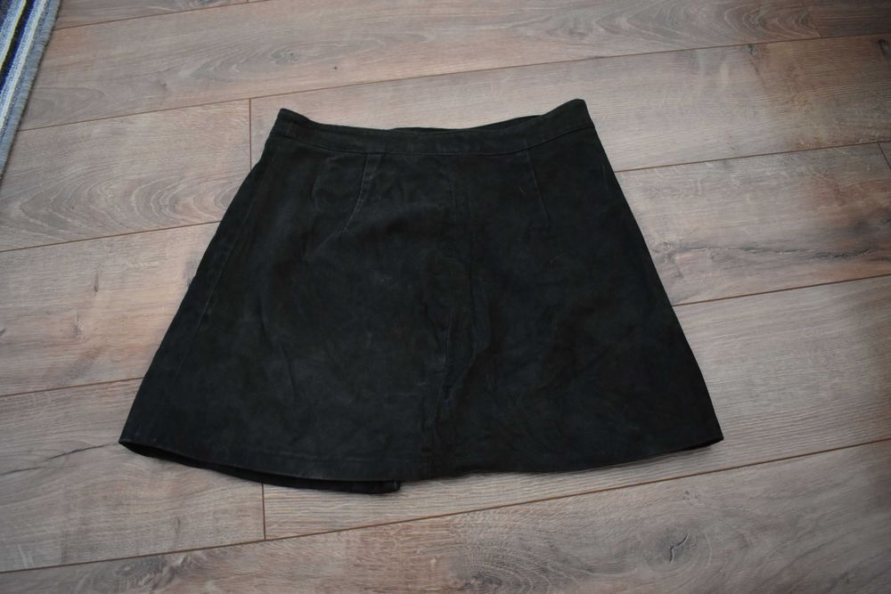 Fusta scurta din piele marca Stradivarius