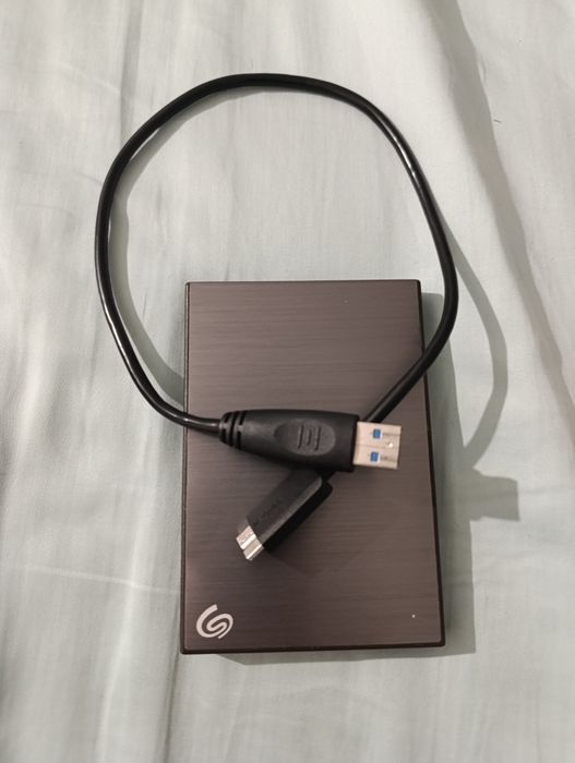 Продам внешний жёсткий диск Seagate объем 1тб USB 3,0