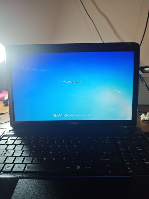 Vând/schimb laptop toshiba