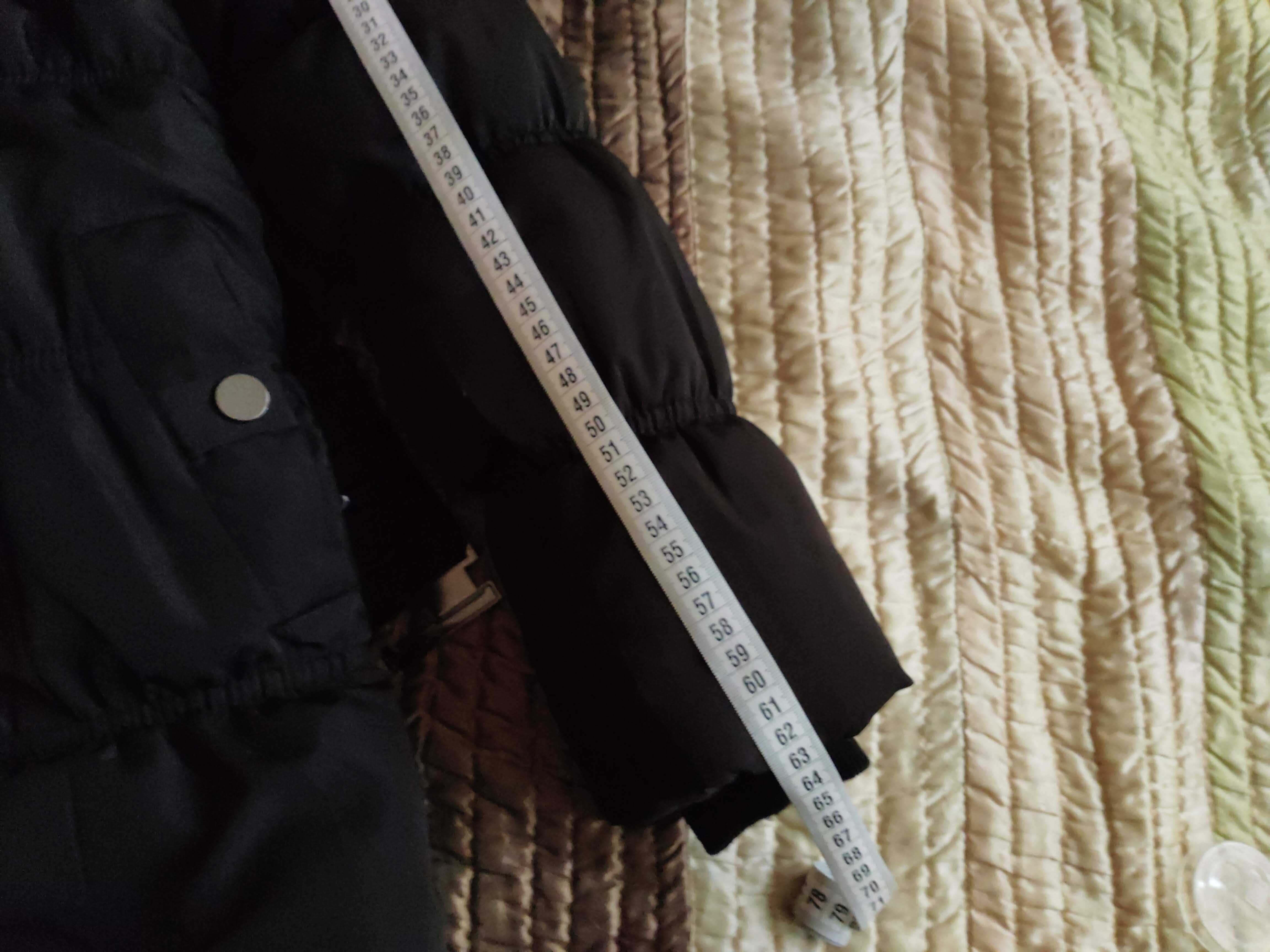 Дамско зимно яке с топла подплата и качулка в черно, размер М/Л