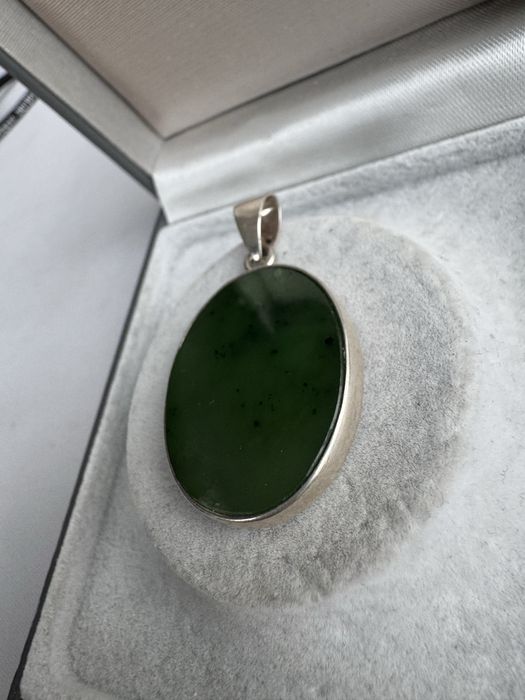 Pandantiv din argint si jad