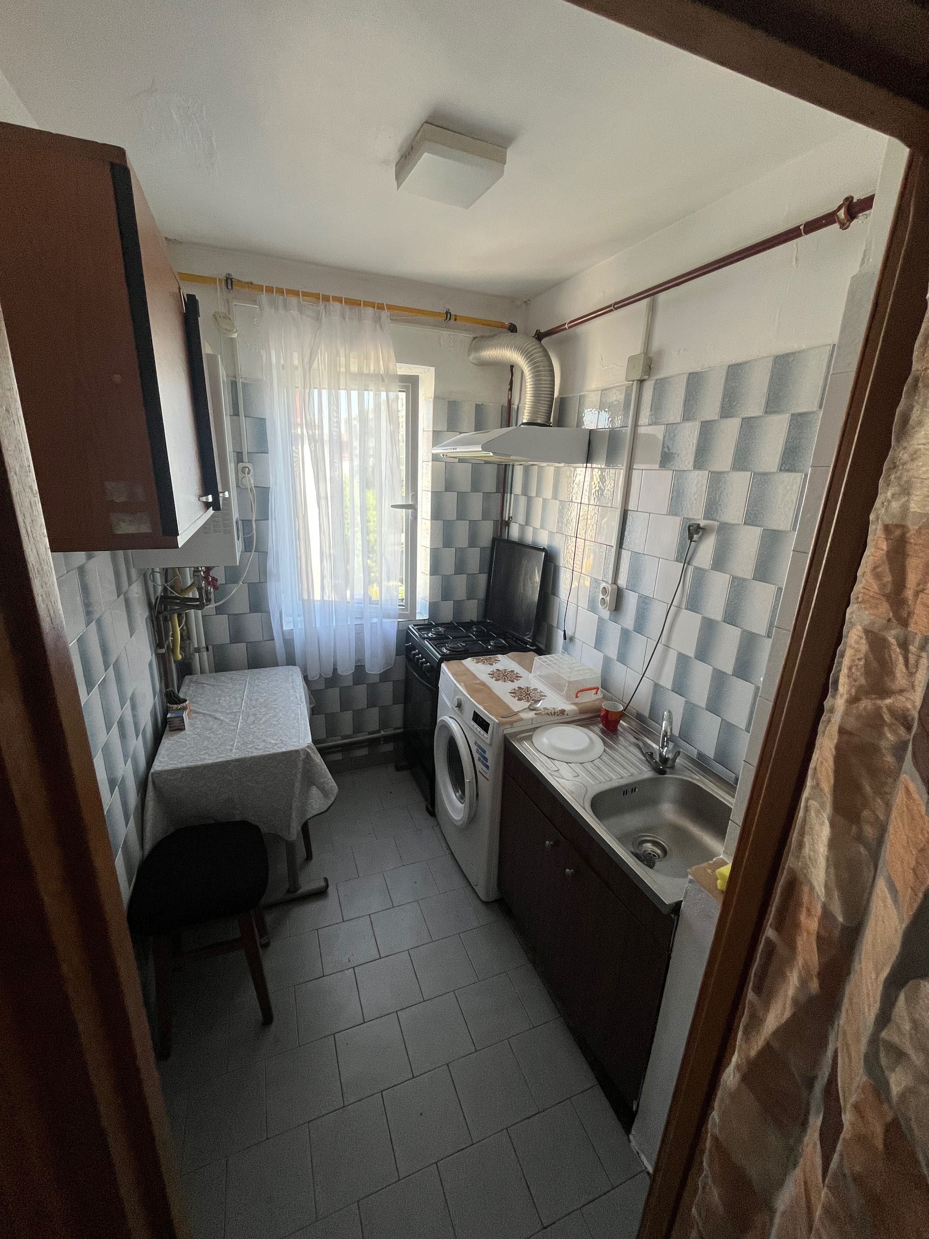 Apartament cu 3 camere de închiriat-Rm Valcea