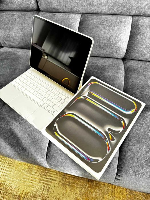 iPad Pro 13" M4,256GB,Cellular,Silver+Tastatura Apple Magic (Garantie)