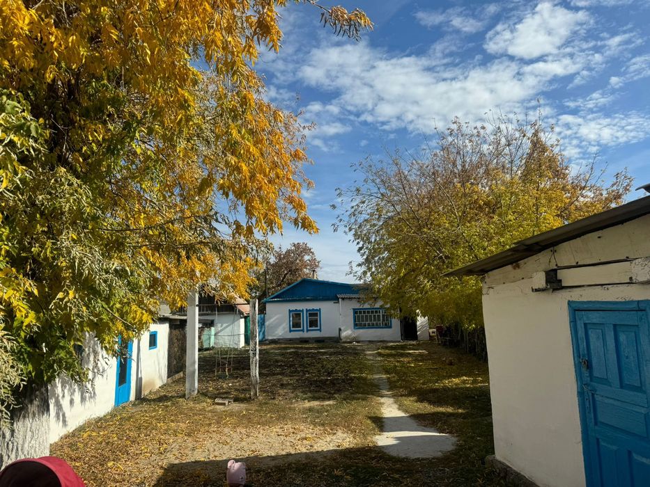 Продам дом в районе кирпичный.