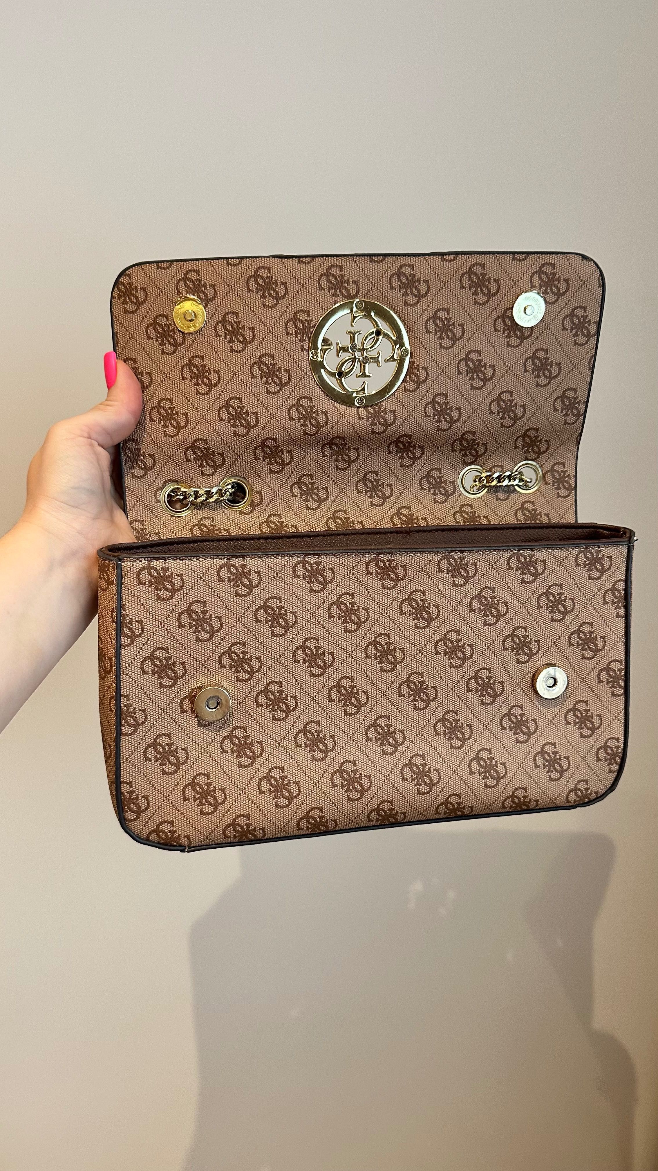 Дамска чанта GUESS