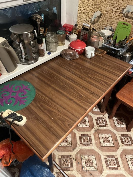 Стол деревянный