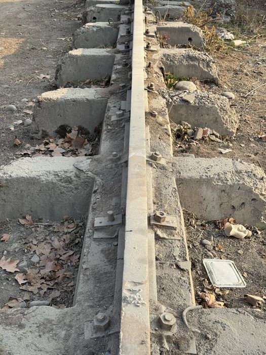 Продам рельсы от козлового крана вместе с шпалолежнями