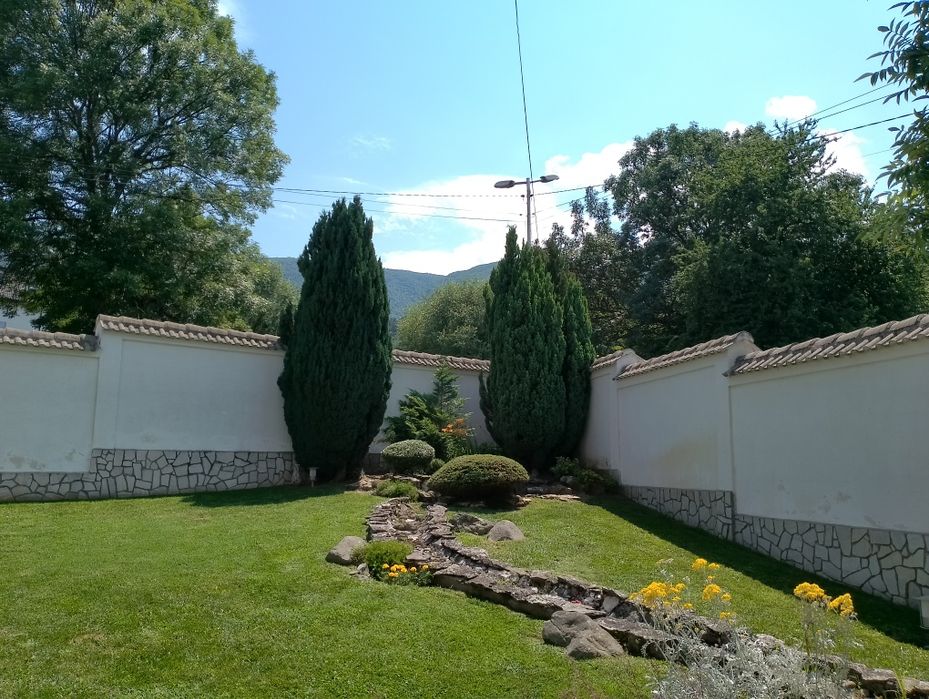 Поддръжка На Зелени Площи - *Топ Градинар*